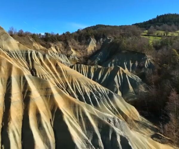 Des montagnes et une palette multicolore : bienvenue dans le Colorado d’Auvergne