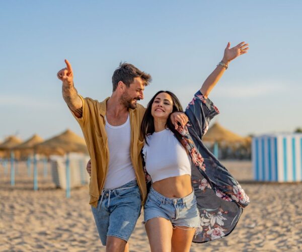Premières vacances de couple : comment les rendre magiques ?