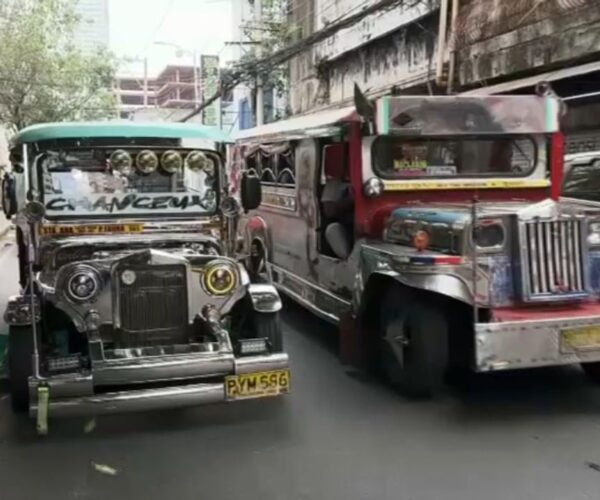 REPORTAGE – Philippines : découvrez les « Jeepneys », les rois de la route à Manille