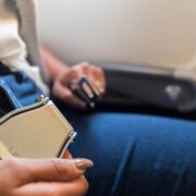 Que risquez-vous si vous utilisez cette méthode virale sur TikTok en avion ?