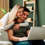 Vous ne pourrez plus jamais dormir dans un lit classique après avoir découvert ces logements insolites sur Airbnb