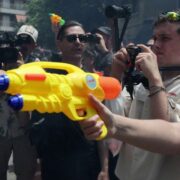 Surtourisme : des centaines de personnes manifestent à Barcelone