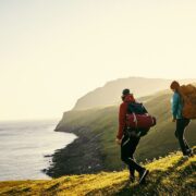 Célibataires : seriez-vous prêt à partir en vacances avec quelqu’un que vous venez de rencontrer ?