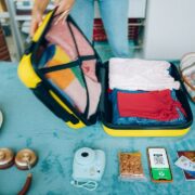 Ces cinq astuces vont vous permettre de gagner de la place pour tout ranger dans votre valise