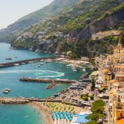 Italie : à Capri, les gros groupes de touristes, c'est (vraiment) fini !