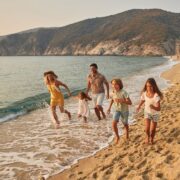 Vacances d'été 2026 : face aux tensions, les Français plébiscitent l'Hexagone pour leurs congés