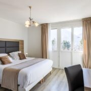 Aux portes de Serre-Chevalier, l’Hôtel Vauban accueille les voyageurs entre ville et haute montagne