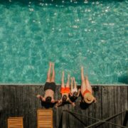 Vacances d'été : huit Français sur dix ont prévu de voyager... mais les comportements de réservation changent pour des voyages plus abordables