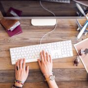 "La pression sur les prix transforme les comportements de réservation" : combien de temps mettez-vous pour réserver vos vacances ?