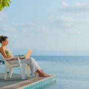 "On rate peut-être une richesse" : un Français sur trois a déjà renoncé à des vacances en groupe ou en couple pour ne pas gâcher une relation