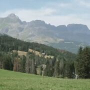 Vacances d'été : pour s'épargner les fortes chaleurs et les épisodes caniculaires, les Français cherchent la fraîcheur de la montagne
