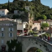Que faire à Nyons pour un week-end ? Tour Randonne, marché, scourtin... Les incontournables à visiter dans la capitale de l'huile d'olive